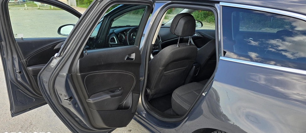 Opel Astra cena 25500 przebieg: 239000, rok produkcji 2014 z Poznań małe 277